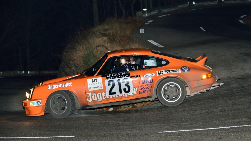 Debutanterne Søren Bunk (Skanderborg) og Jakob Knudsen (Skanderborg) kørte efter en fremragende præstation deres Porsche 911 SC fra 1979 ind i top-100 i Rallye Monte-Carlo Historique.
(Foto: Michael Eisenberg)